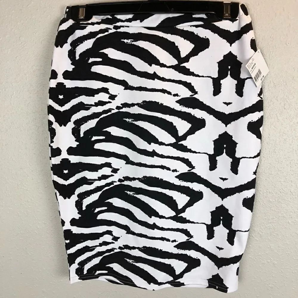 MWT JW Styles Black and White Mini Skirt Size M